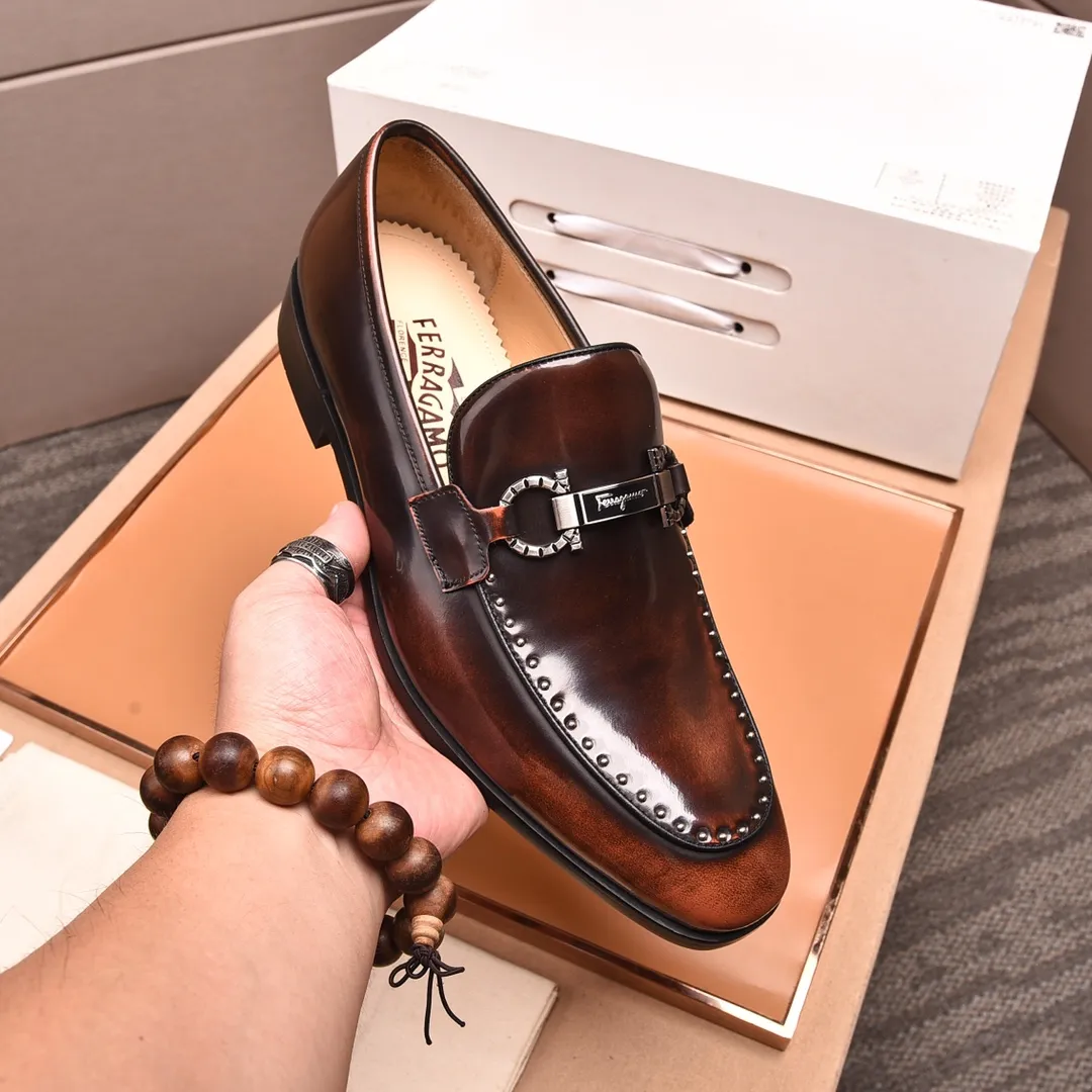 Men's shoes 💰540📛📛(water-dyed cowhide) Salvatore Ferragamo high-end (Salvatore Ferragamo) is the world's top luxury footwear brand. It comes from the fashion kingdom of Italy and is famous all over the world for its traditional handmade design and novel styles...🚶🏻🚶🏻New suit shoes are available simultaneously at the counter. This model is purely handmade. The fabric is imported from Italy's original first-layer cowhide. Soft water-dyed cowhide lining. Original authentic outsole🌀🌀Size: 38➖45